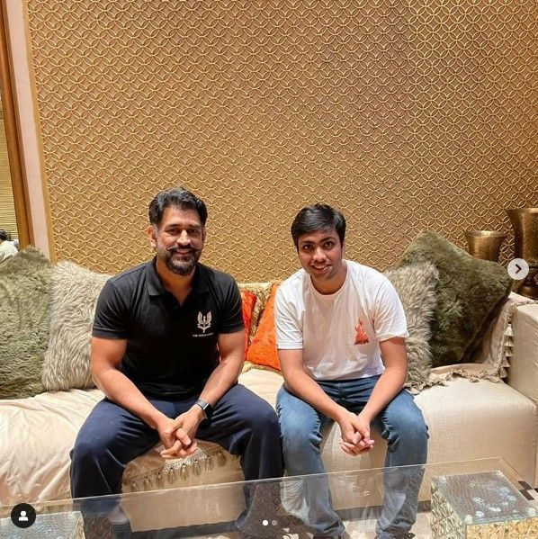 MS dhoni with his Fan