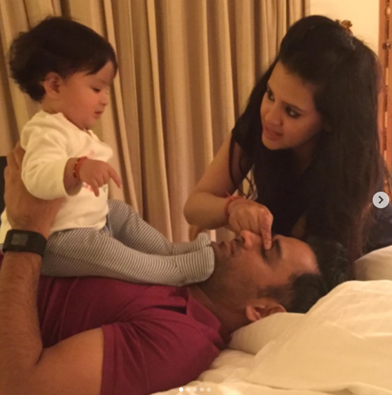 MS dhoni with his family