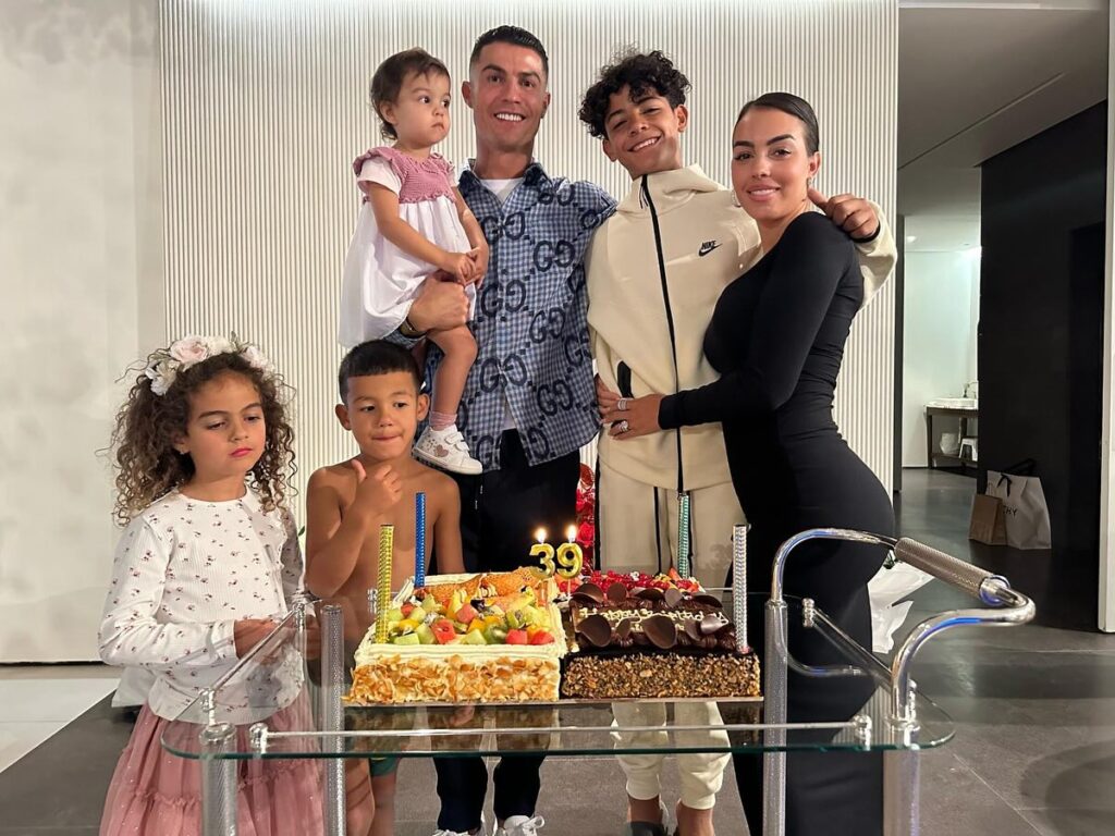 cristiano ronaldo inside house family