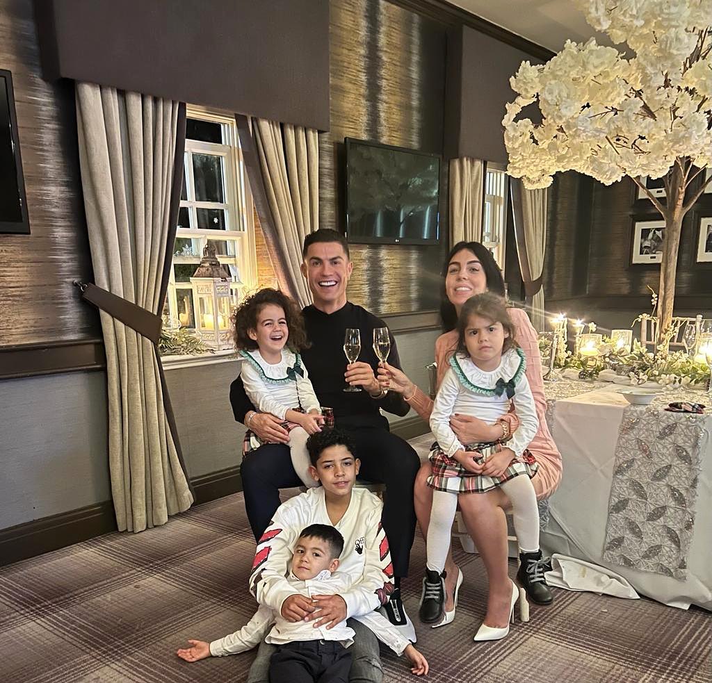 cristiano ronaldo with family