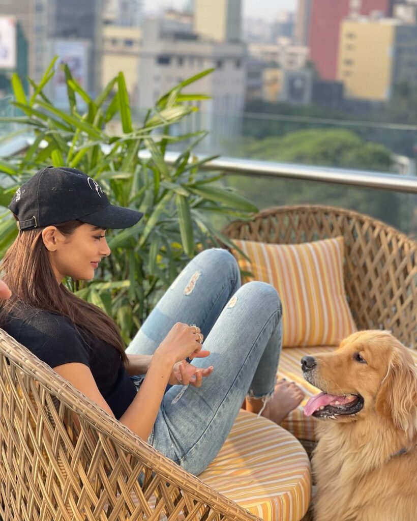 pooja hegde with pet