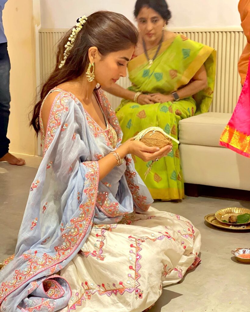 pooja hegde praying